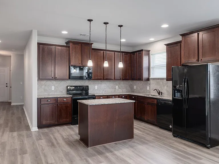 320 E Broade St — Photo 11
