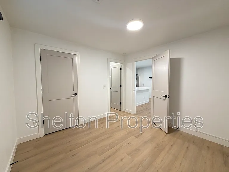 614 N 10th Ave #D — Photo 4