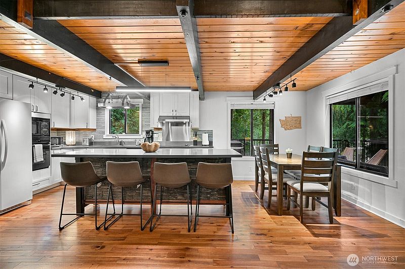 5th image of 32 Canyon Court