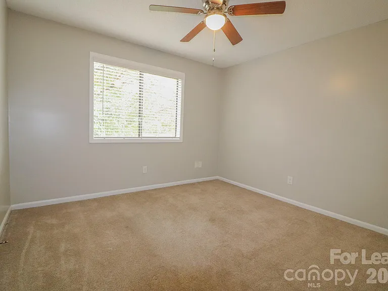 1645 Cedarview Ct — Photo 9