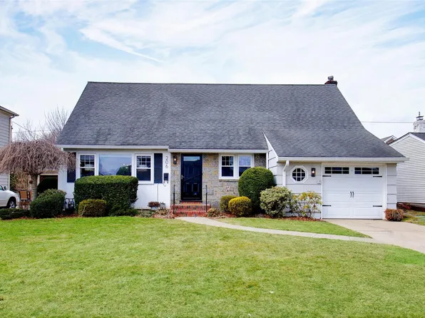 206 Brompton Road, Garden City, NY 11530