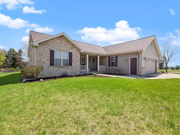 572 Nordic COURT, Slinger, WI 53086