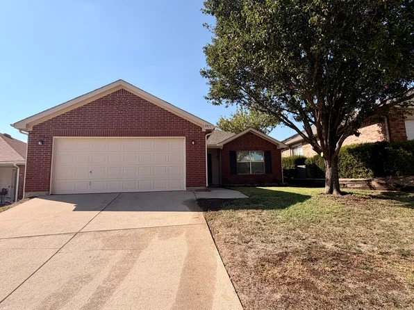 9917 Blue Bell Dr, Fort Worth, TX 76108
