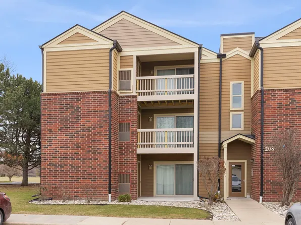 208 Glengarry Dr APT 302, Bloomingdale, IL 60108