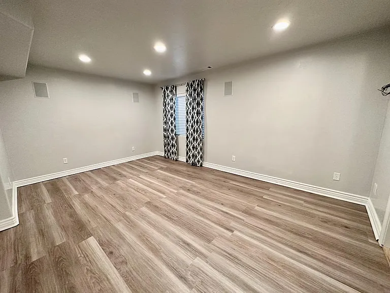 927 E Montana Vista Ln — Photo 32