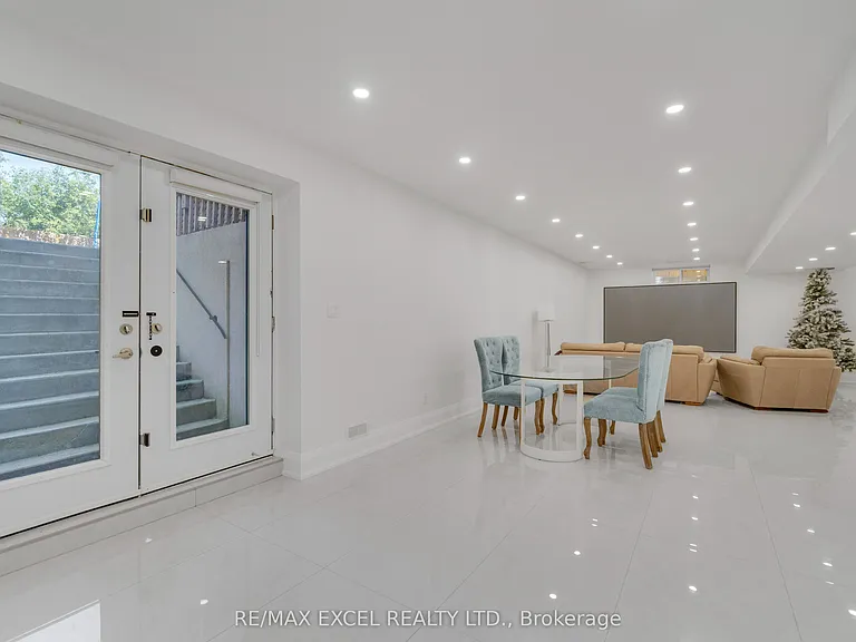49 Kenton Dr — Photo 41