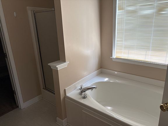 5th image of 1108 McDonough Cir