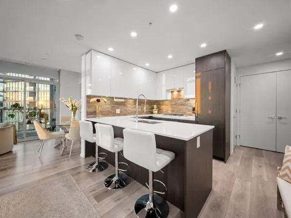 1888 Gilmore Ave #1908, Burnaby, BC V5C 0L2