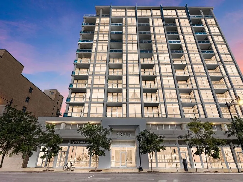 1819 S Michigan Ave #1002