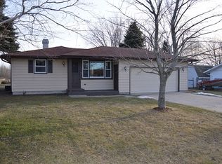 713 Wilson Ave, Cleveland, WI 53015