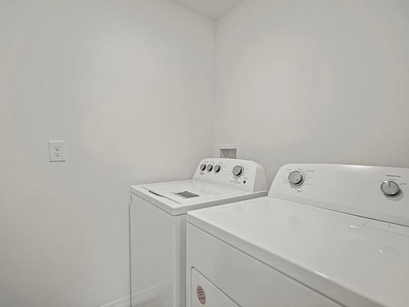 5th image of 810 Tidal Rock Ave