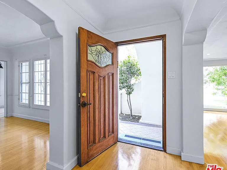 1119 S Crescent Heights Blvd — Photo 1