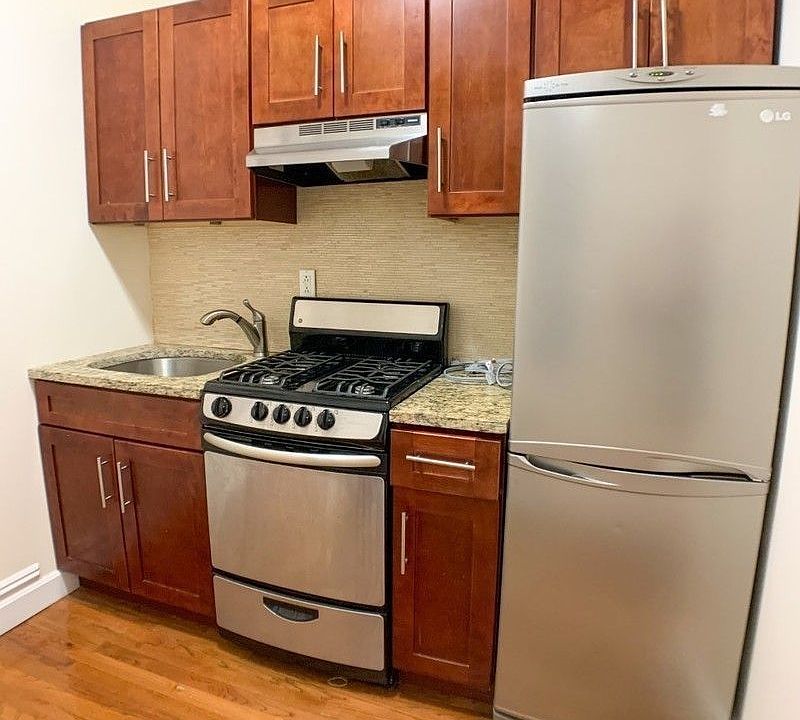 2nd image of 144 W 17th St #Rw4