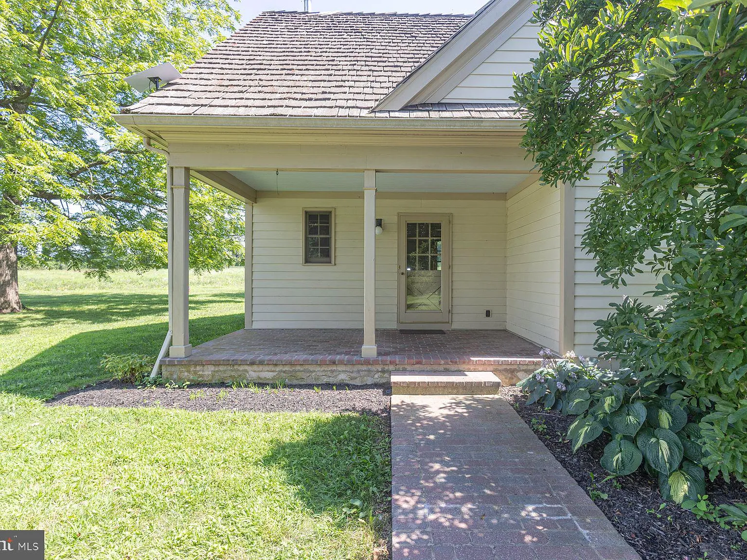 3 bed, 2.0 bath, 1600 sqft, $3,800 — Photo 4
