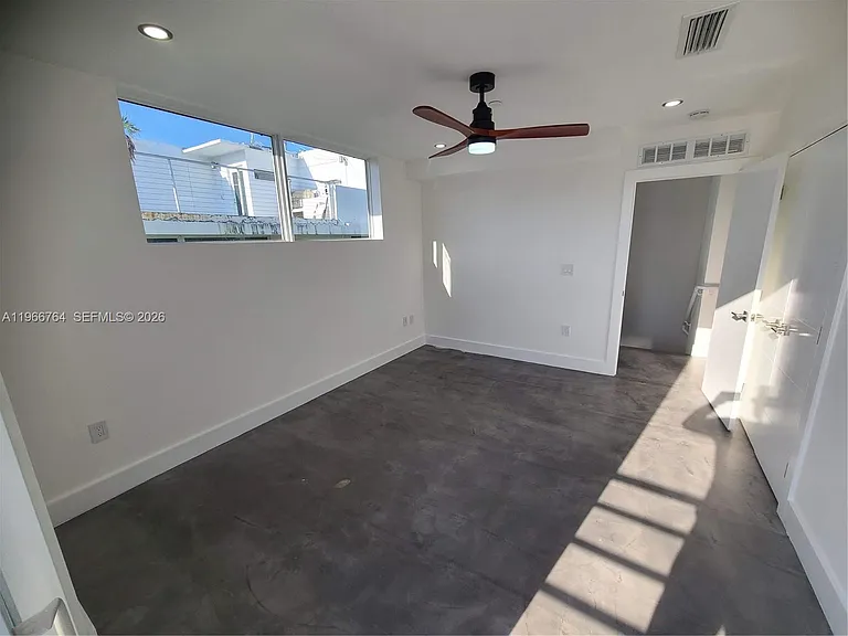 825 Michigan Ave #7 — Photo 17