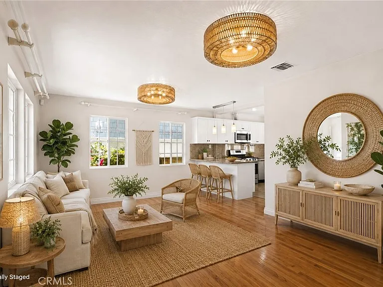 1205 Manzanita Ln — Photo 2