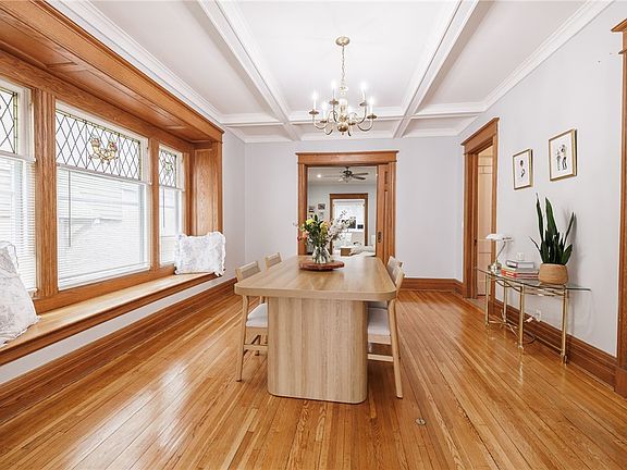 2nd image of 326 Barrington St