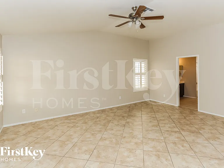 4933 Glenarden Dr — Photo 7