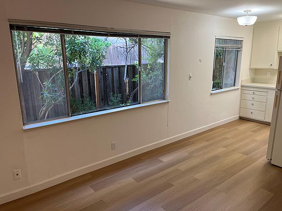 3rd image of 2-551 Ortega Ave #2