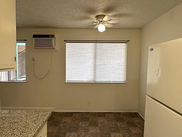 15 Royale Ave — Photo 11