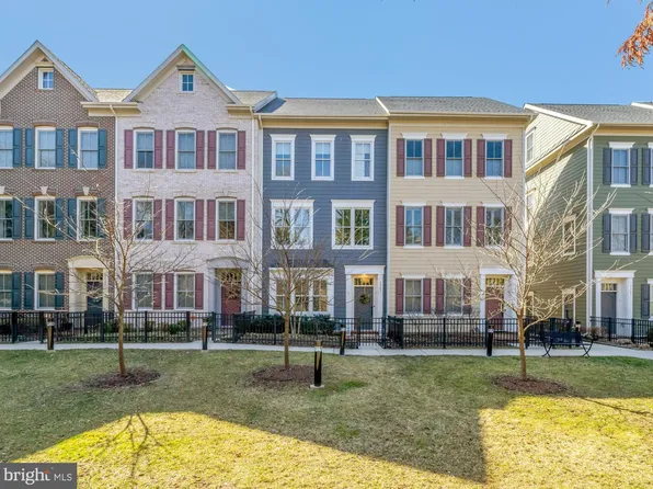 1361 Powhatan St, Alexandria, VA 22314