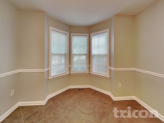 4th image of 153 Clear Brook Trl