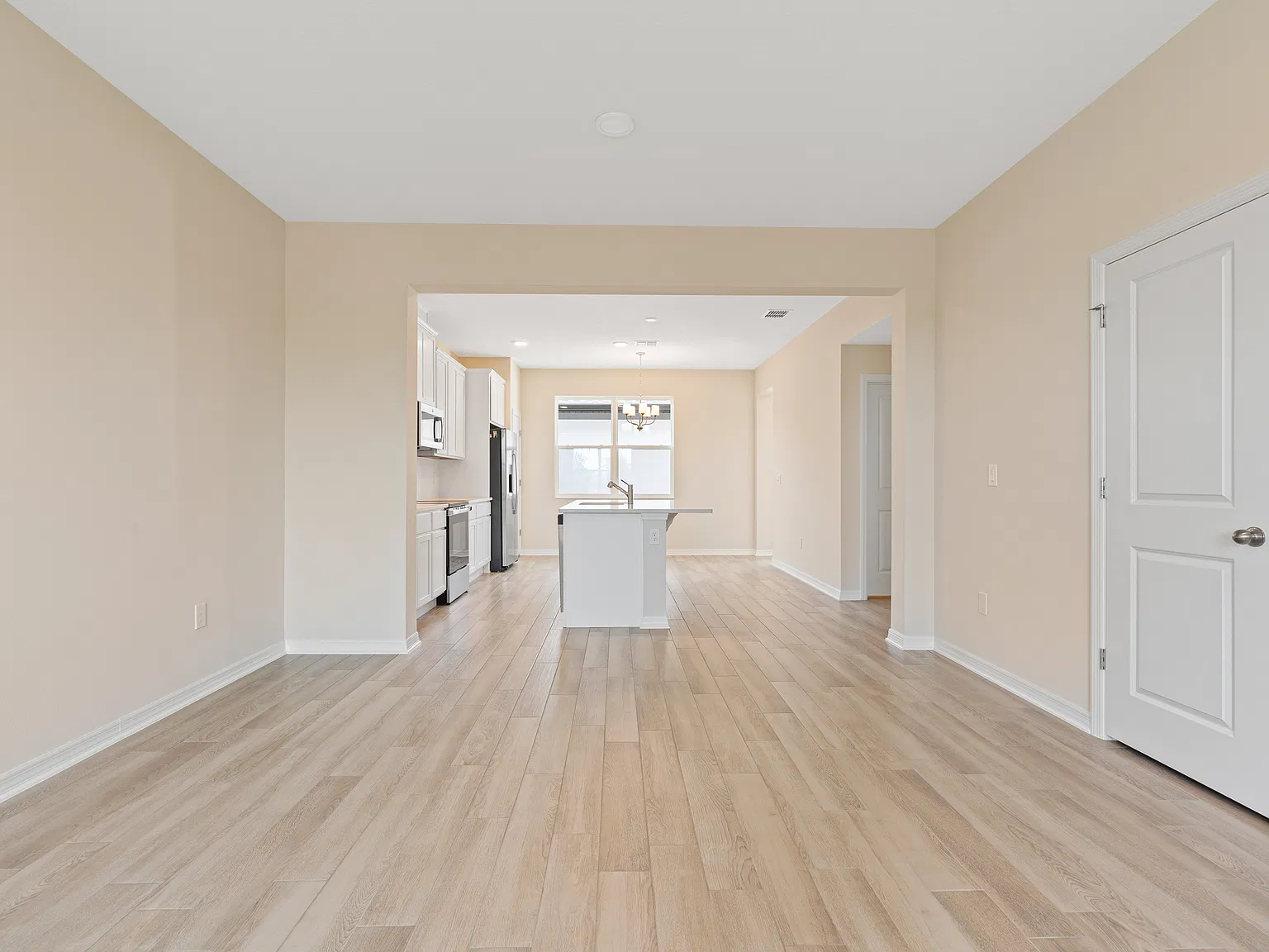 3 bed, 1691 sqft, $2,795 — Photo 3