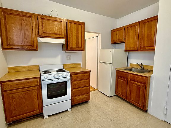 2nd image of 259 E 10th St APT 3