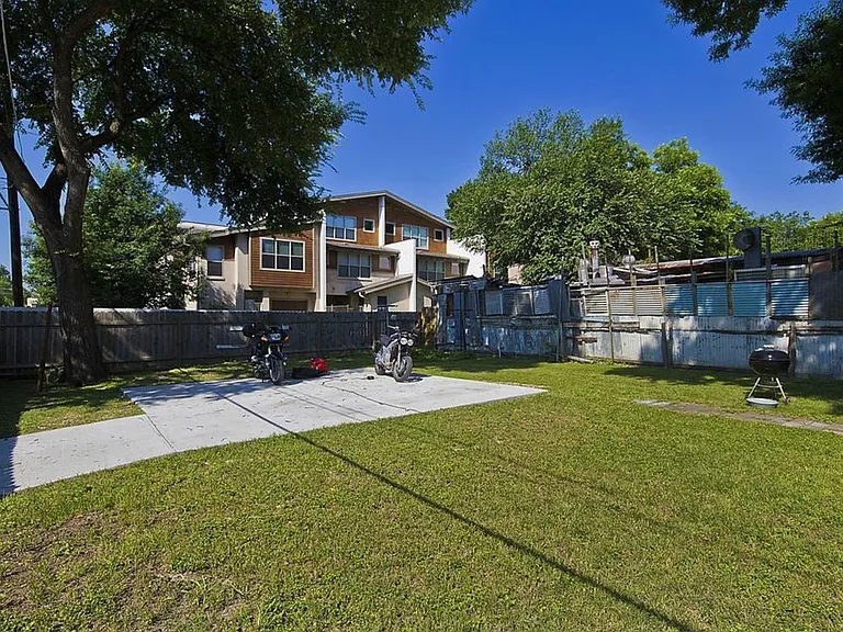 2611 Hidalgo St — Photo 20