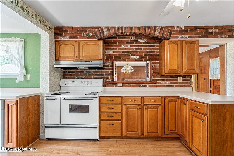 5th image of 42 Waterman Avenue