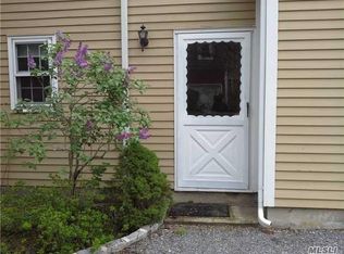 21 Bobs Ln, Setauket, NY 11733