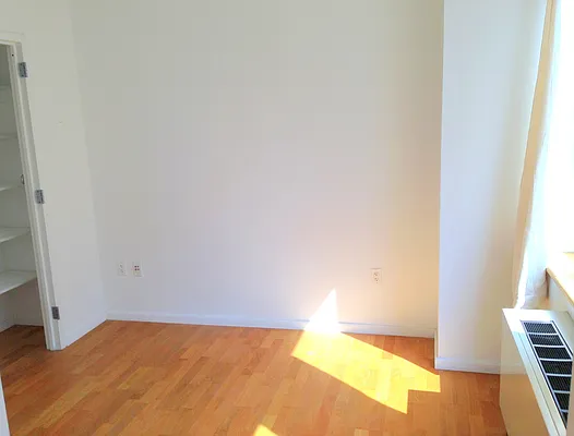 Sold by Nest Seekers International | media 14