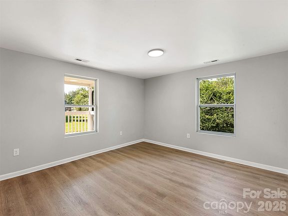5th image of 106 Park St