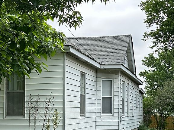 2nd image of 554 N Division St