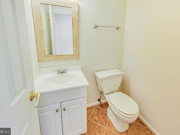 3rd image of 1522 Chatham Colony Ct