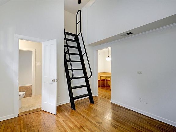 3rd image of 1110 W 22nd St APT 13