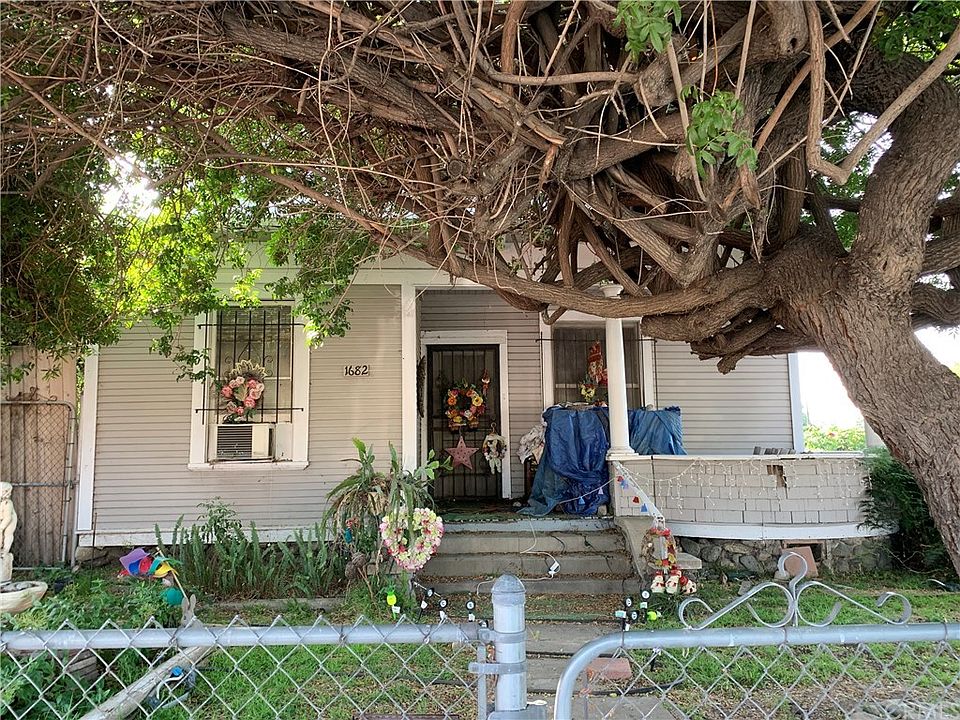1st image of 1682 N Park Ave