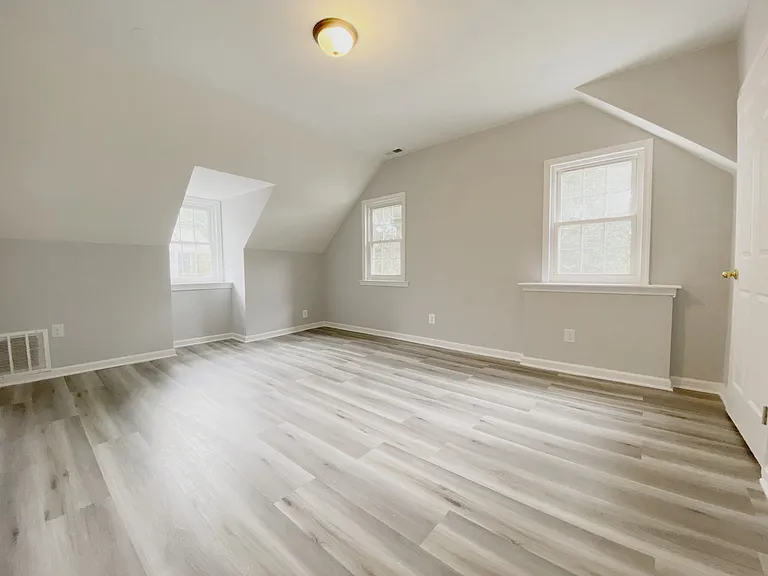1536 Douglas St NE — Photo 24