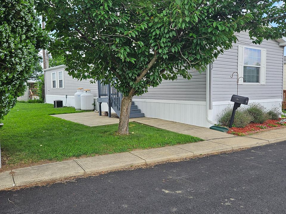 2nd image of 23 N Ellis Rd