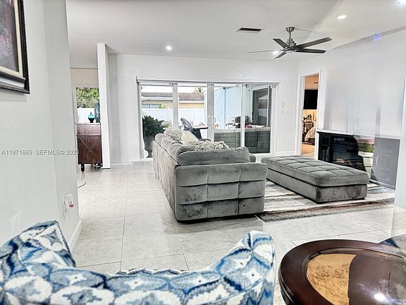 5th image of 8424 Miramar Pkwy