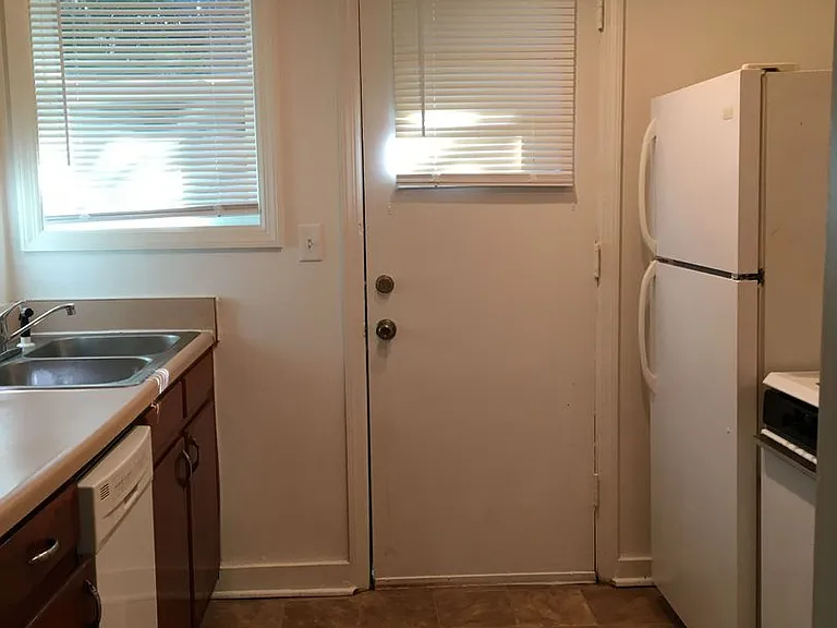 Springdale Apartments — Photo 18