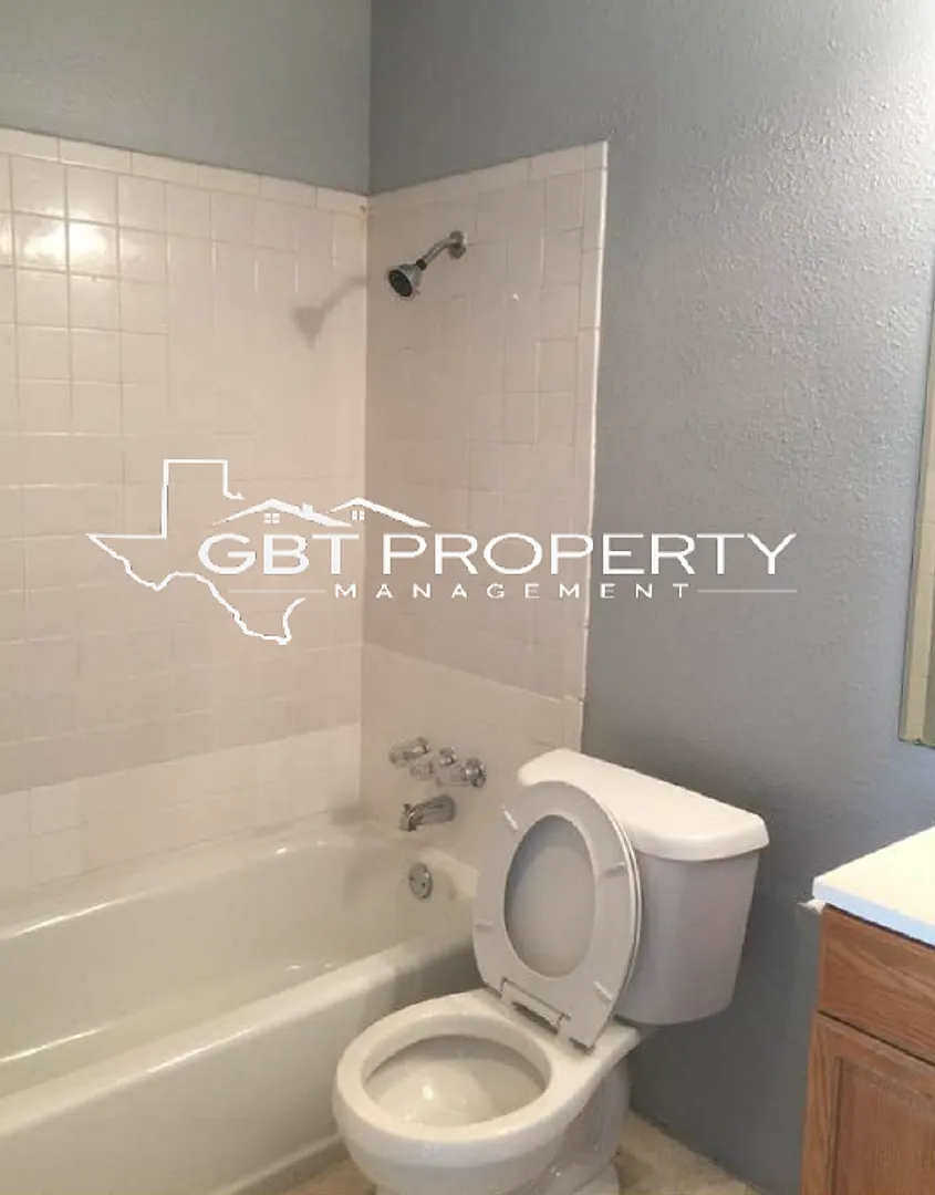 APT02-COLEMAN — Photo 3