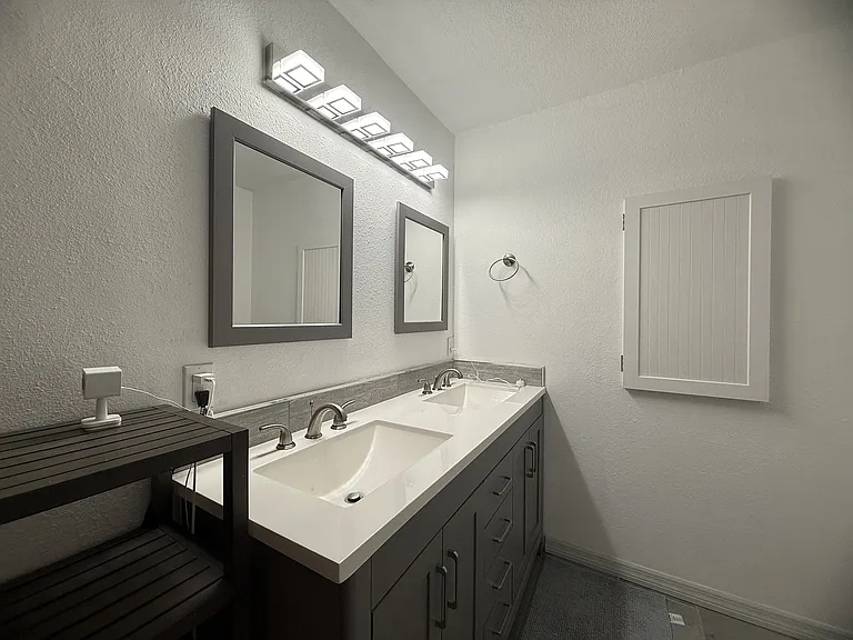 636 Rainbow Blvd — Photo 11