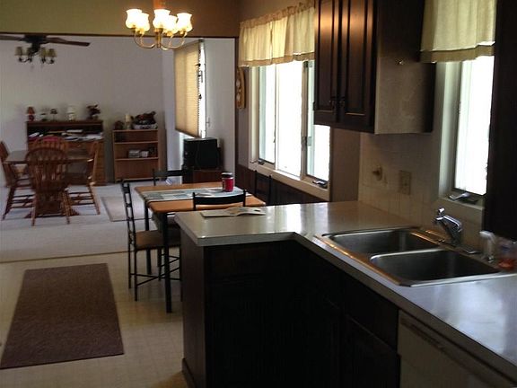 3rd image of 1098 Margo St