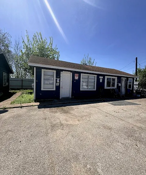7004 Capitol St — Photo 1