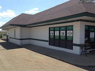 2nd image of 3048 Mahoning Rd NE