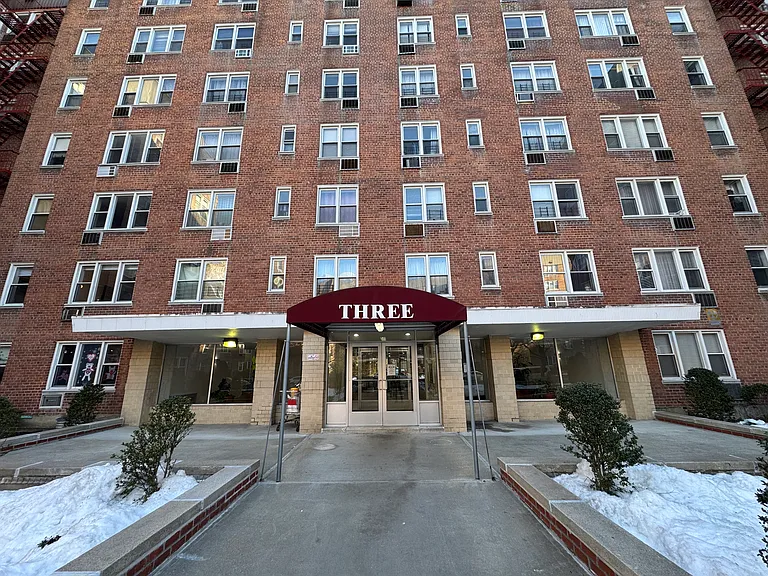 3 Sadore Ln #5W — Photo 1