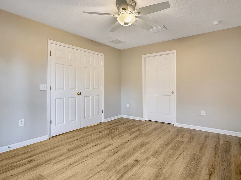 225 E Pine Ave — Photo 12