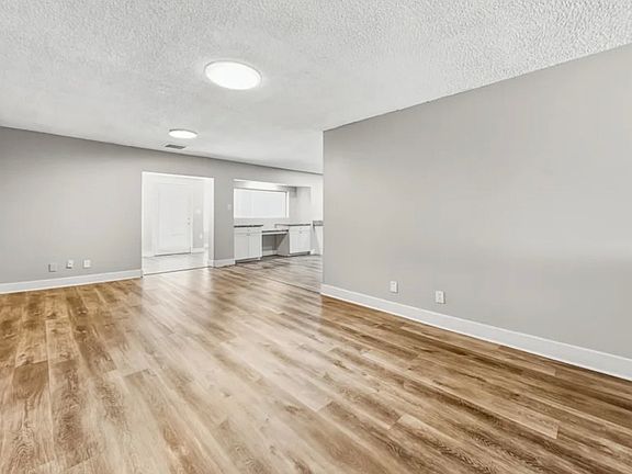4th image of 11219 N 41st Ave #6025299330