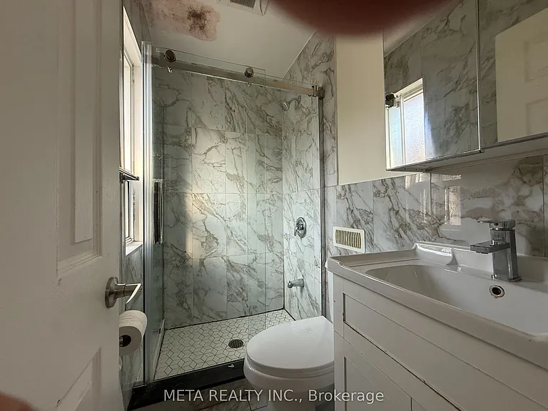 556 McCowan Rd — Photo 32